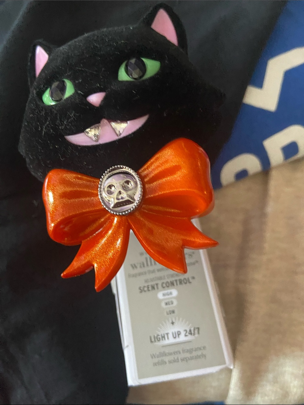 Cat light up wallflower